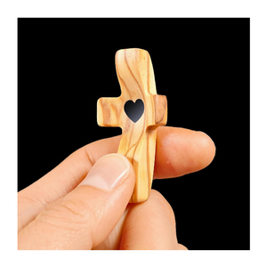 Croce in Legno Intagliata a Forma di Cuore, Oggetto Decorativo, Croce da Tasca per Preghiera, Regalo Religioso per Bambini e Adulti - Product Image 5