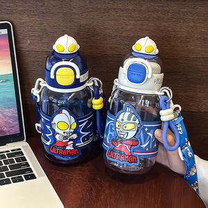 Botella de Agua Ultraman para Niños, Uso Escolar, 500 ml, Vaso de Plástico con Correa, Diseño de Dibujos Animados, Regreso a Clases Primavera 2025 - Product Image 3
