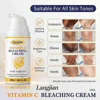 Crème éclaircissante anti-oxydante lissante pour la peau, infusée à l'acide hyaluronique, à l'acide kojique et au niacinamide, pour un teint éclatant et uniforme.