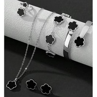 Nouvelle Collection : Parure de Bijoux Femme Trèfle à Cinq Feuilles Colorée 5 Pièces – Bracelet, Jonc, Bague, Boucles d'Oreilles et Collier