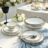 Assiette Ronde en Porcelaine Émaillée avec Bordure Argentée pour Banquet, Plat Occidental, Plat à Steak en Céramique Blanche Polie, Logo Imprimé, Commande en Gros