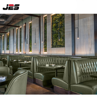 J2S Fournit un Ensemble Table et Chaises de Restaurant en Acier Inoxydable, Écologique, pour Cafés, Bars et Hôtels Modernes – Solution Complète