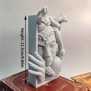 Statua di Medusa - Una statua di mostro femminile in stile gotico con testa simile a quella di Medusa, adatta per librerie e decorazioni per ufficio. - Product Image 5