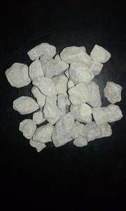 Poudre de calcaire brut/calcaire de taille Suzi de 2mm-3mm, grains de calcaire Caco3 pour couche d'additifs d'alimentation pour bétail - Product Image 3