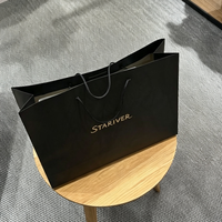 Sac shopping en papier noir mat avec logo en feuille d'or personnalisé, poignée en corde de papier torsadée, emballage cadeau de luxe pour boutique, sac fourre-tout