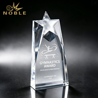 Trofeo de Gimnasia de Cristal Noble con Prisma Inclinado, Panel Frontal con Adorno de Estrella de Cinco Puntas, Texto Personalizado, Recuerdo para Competiciones Juveniles de Gimnasia