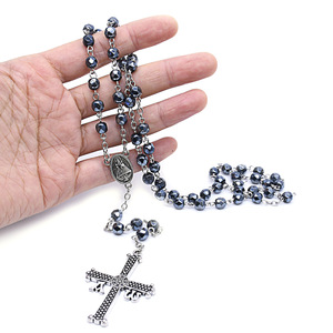 Collier Chapelet Croix en Cristal Noir et Blanc 6mm Fournitures Religieuses en Gros - Product Image 4