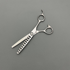 Tijeras de Entresacar Profesionales de 6 Pulgadas con Diseño Espigado, de Acero Inoxidable, para Uso en Salones de Belleza (Para Diestros) - Product Image 1