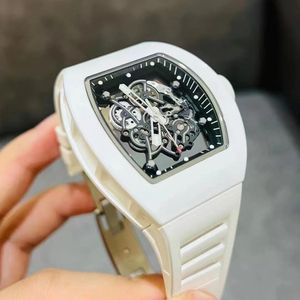 Reloj M055 Blanco con Esfera Grande, Cerámica Blanca, Forma Tonneau, Automático para Caballero - Product Image 1