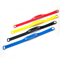 Bracelet RFID NFC en silicone avec puce 213 215 216, mini-étiquette, 13,56 MHz, étanche, idéal pour le contrôle d'accès en hôtel (vente en gros)