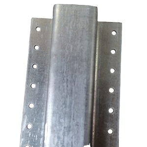 Poste de Línea Galvanizado de Metal de 3-1/2 pulgadas X 9 pies para Cercas de Madera, Poste de Acero en Forma de U para Cerca de Madera - Product Image 1