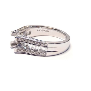 Anillo de Compromiso y Boda de Oro Blanco Sólido de 18k con Diamantes Baguette, Diseño Glamuroso y Brillante, para Mujer, Ideal para Fiestas y Aniversarios - Product Image 3