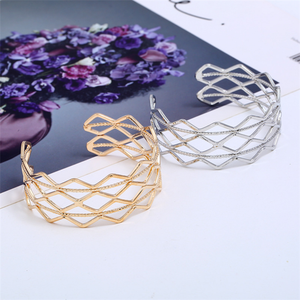 Trendz en gros TOP UN bracelet à breloques en métal en métal pour femme - Product Image 5
