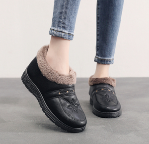 Prix de gros en vrac Sabots et pantoufles en EVA pour le marché africain et maritime, avec support de fret maritime, Bottes de neige d'hiver en coton pour femmes avec tige en PU - Product Image 6