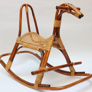 Caballo balancín de ratán hecho a mano caballo balancín de ratán tejido a mano para niños jugando - Product Image 5