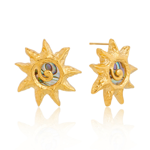 Pendientes J&D con Espiral Solar Martillada y Concha de Abulón, Chapados en Oro de 18K, Acero Inoxidable 304, Pendientes de Concha Texturizada - Product Image 1