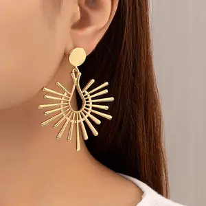 Geili Hot Selling Vintage African Gold Zinc Alloy Earring For Women Temperament Statement Metal Ear Clip Jewelry Wholesale