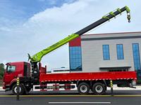 Camion grue Sinotruk Howo 4x2, grue télescopique hydraulique de 4 tonnes avec caisse de chargement