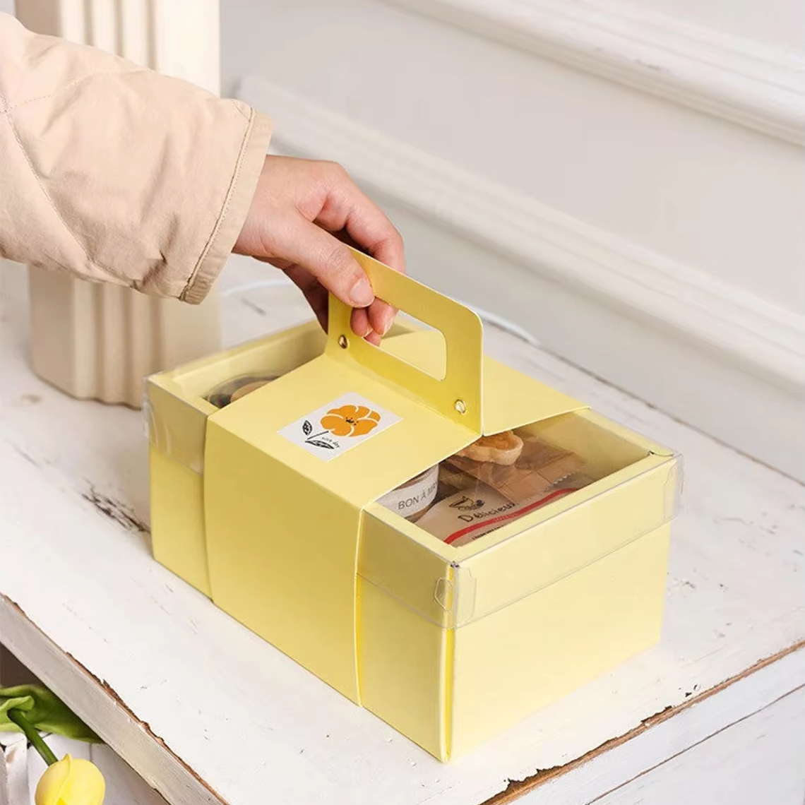 Custom Paper Cookie Boxes Packaging With Window. Luxury Dessert Cake Boxes Packaging