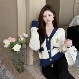 Auf Lager Modischer Herbst V-Ausschnitt Zopfmuster Pullover Lässiger Damen Strick-Cardigan Oberteil - Product Image 2