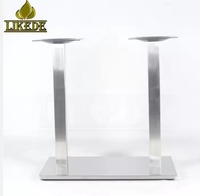 Base de table réglable en acier inoxydable brossé avec fond en plastique robuste pour restaurant, bar et café