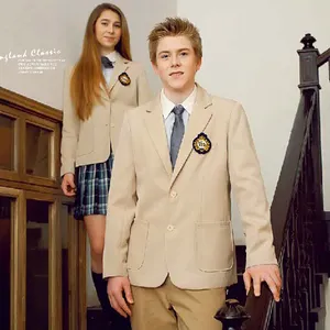 棕色高中制服运动夹克设计校服模型