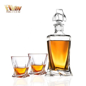 Whiskey with twist Whisky glasses Juego de 3 in made up handmade wooden storage box - Product Image 2