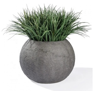 Grands Pots de jardinière en métal fabriqués à la main - Product Image 1