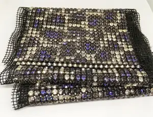 Maille carrée en diamant de cristal 24 rangées SS16 verre de cristal Tissu en maille noire Fixe sur les vêtements