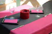 Nappe de Table Non Tissée Perforée PP Nappe de Chemin Non Tissée Couverture de Table à Manger Jetable pour Banquet
