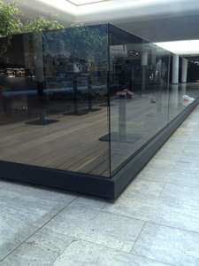 <span class=keywords><strong>Balustrade</strong></span> en verre et aluminium en forme <span class=keywords><strong>de</strong></span> U pour balcon intérieur - Product Image 1