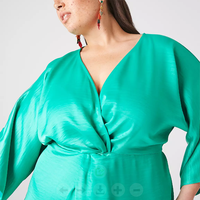 Vente en gros Offre Spéciale personnalisé Robe midi grande taille à manches Dolman torsadées à l'avant pour femmes de haute qualité de couleur
