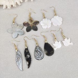 Vente chaude Naturel Noir Nacre Blanc Shell Colombe Fleur Boucles D'oreilles Pendantes Classique Plaqué Or Crochets Goutte D'eau Boucle D'oreille - Product Image 1
