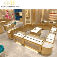 Conception d'intérieur moderne pour bijouterie de diamants et d'or, idées de présentoirs, vitrine de bijouterie, salle d'exposition, conception en rendu 3D