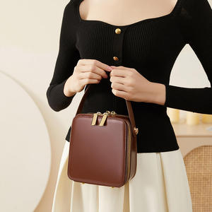 Bolsos cruzados de hombro AndoBag para mujer, bolso cuadrado pequeño de cuero vacuno genuino, bolso de mano femenino a la moda. - Product Image 3