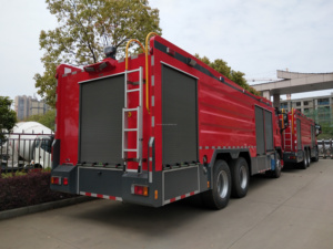 Camion de pompiers fiable et compact de 11 tonnes à mousse et poudre, avec pompe et lance, pour la lutte contre les incendies en zone urbaine et en bord de route - Product Image 4