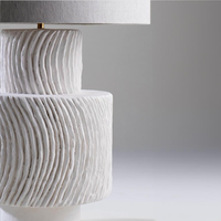Lampe de table en céramique sculptée texturée faite à la main, moderne, blanche, pour chambre à coucher, chevet, salon, éclairage décoratif pour la maison