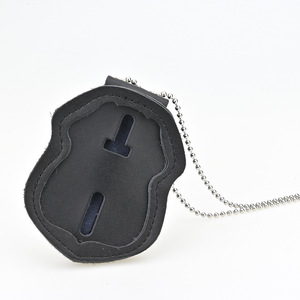 Porta Tarjetas con Funda Protectora Negra Opaca, Impermeable y Ultraligera con Cadena Metálica para Uso Diario - Product Image 3