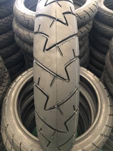 Pneu de scooter sans chambre à air KUMATIRE K317 100/90-18, haute qualité, durable, performant pour la conduite en ville - Product Image 4