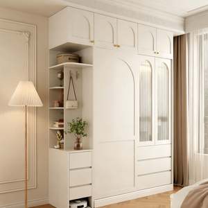 Armario de Dormitorio Empotrado de Fábrica, Panel Blanco y Puerta de Vidrio Arqueada, Mueble de Almacenamiento de Madera con Herrajes de Latón - Product Image 4