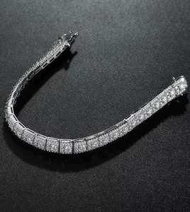 Bracelet tennis en diamant, bijoux haut de gamme avec fermoir sécurisé et finition durable - Product Image 2