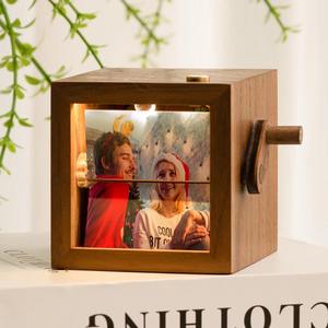 Marco de Fotos Personalizado con Fotos, Regalo de Madera Personalizado para Mamá y Papá - Product Image 3