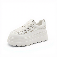 Baskets tendance 2026 pour femmes à plateforme épaisse, respirantes, perforées étoiles, chaussures de marche décontractées, rehaussantes, OEM/ODM