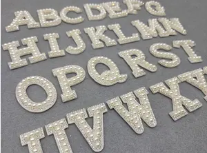 Toppe per lettere personalizzate toppa per lettere con strass di perle bianche autoadesive con diamante piccolo da 4.5cm