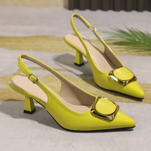 <span class=keywords><strong>Sandali</strong></span> da Donna Xuanhui Stile Coreano con Punta Affusolata in Pelle Verniciata Arancione, Slingback con Fibbia Metallica, Comodi Tacchi da 6,5 cm - Product Image 4