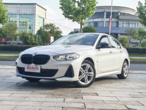 <span class=keywords><strong>BMW</strong></span> de <span class=keywords><strong>gasolina</strong></span> de segunda mano a precio económico Serie 1 2021 <span class=keywords><strong>120i</strong></span> M Sport Night Edition Adulto 4 ruedas Blanco Dirección de giro a la izquierda - Product Image 2