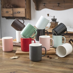 Hiện đại màu hồng Sứ Handgrip cốc cà phê tùy chỉnh in logo chịu nhiệt độ cao máy rửa chén lò vi sóng an toàn gốm - Product Image 1