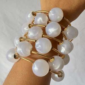 Novedad 2026, Pulseras de Moda de Oro de 18K con Bolas Punk y Plata Gruesa, Venta al por Mayor, Brazalete de Resina Blanca con Halo Blanco, Brazalete de Burbujas Blancas para Mujer - Product Image 6