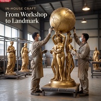 Sculpture YOUFINE grandeur nature en bronze, célèbre œuvre d'art 'Le Monde est à vous', statue tenant un globe terrestre pour hall d'hôtel de prestige et place publique