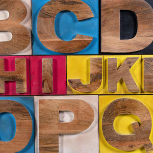 Commode industrielle moderne avec finition en bois recyclé, structure en métal noir, 5 tiroirs profonds - Product Image 3